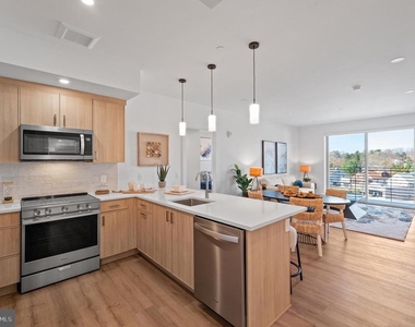 650 Montgomery Avenue - Photo Thumbnail 4