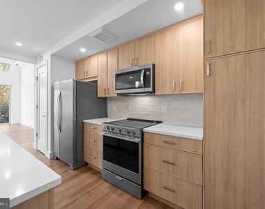 650 Montgomery Avenue - Photo Thumbnail 14