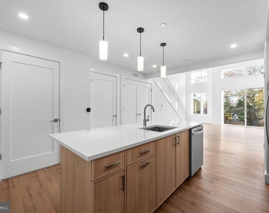 650 Montgomery Avenue - Photo Thumbnail 15