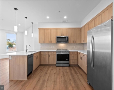 650 Montgomery Avenue - Photo Thumbnail 5