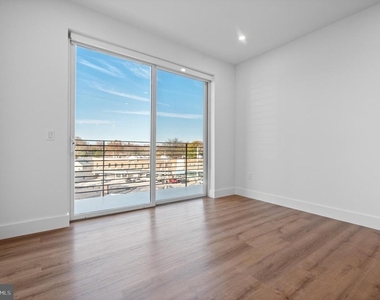 650 Montgomery Avenue - Photo Thumbnail 5