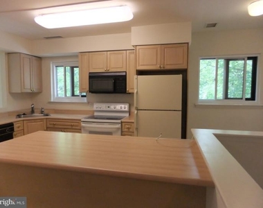 1700 Oakwood Terrace - Photo Thumbnail 6