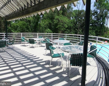1700 Oakwood Terrace - Photo Thumbnail 14