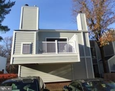 1700 Oakwood Terrace - Photo Thumbnail 9