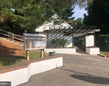 1700 Oakwood Terrace - Photo Thumbnail 22