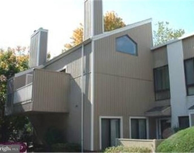 1700 Oakwood Terrace - Photo Thumbnail 2
