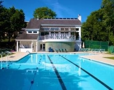1700 Oakwood Terrace - Photo Thumbnail 24