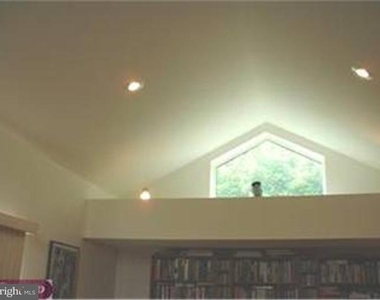 1700 Oakwood Terrace - Photo Thumbnail 3