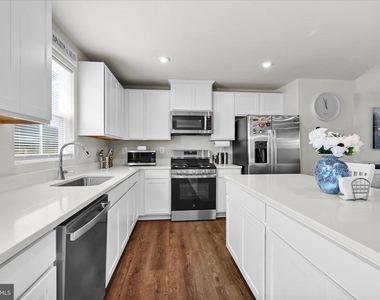 310 Creekside Drive - Photo Thumbnail 10