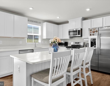 310 Creekside Drive - Photo Thumbnail 9