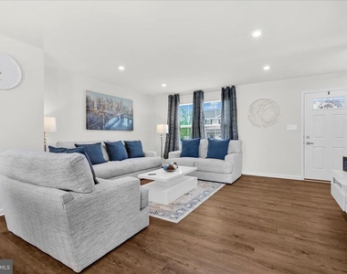 310 Creekside Drive - Photo Thumbnail 7