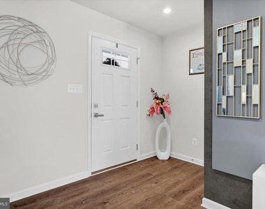 310 Creekside Drive - Photo Thumbnail 5