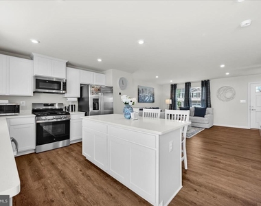 310 Creekside Drive - Photo Thumbnail 11
