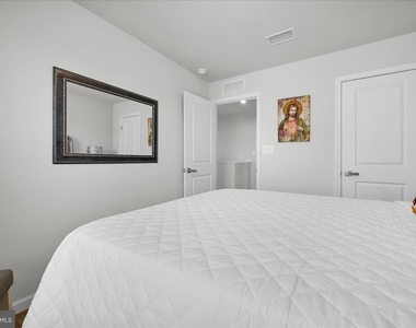 310 Creekside Drive - Photo Thumbnail 26