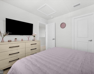 310 Creekside Drive - Photo Thumbnail 24