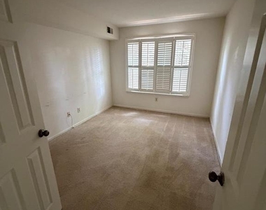 16024 Beacon Hill Drive - Photo Thumbnail 3