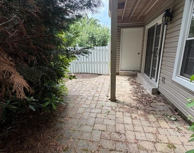 16024 Beacon Hill Drive - Photo Thumbnail 10
