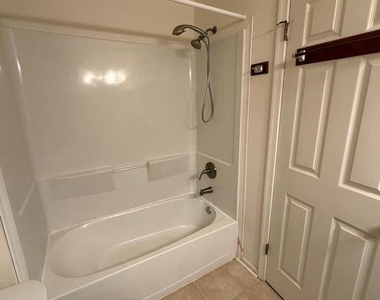 16024 Beacon Hill Drive - Photo Thumbnail 9