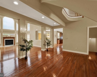 19 Meadowlark Drive - Photo Thumbnail 8