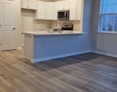 12 Eleanor Lane - Photo Thumbnail 10