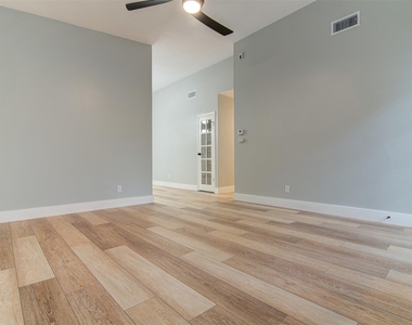 4707 Menchaca Rd - Photo Thumbnail 4