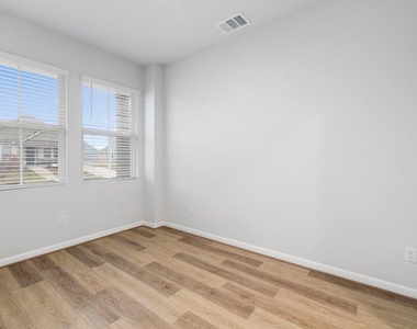 303 Elm Branch Trl - Photo Thumbnail 17