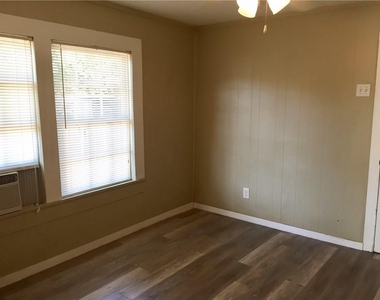 2305 Main St - Photo Thumbnail 6