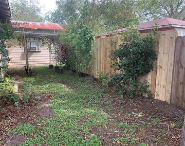 2305 Main St - Photo Thumbnail 10