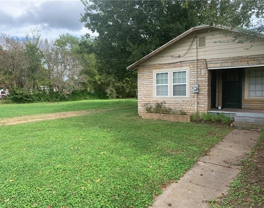 2305 Main St - Photo Thumbnail 9