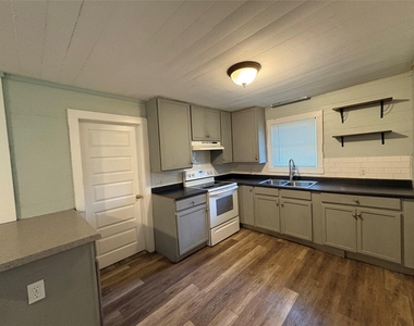 2305 Main St - Photo Thumbnail 1