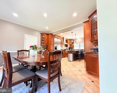 11610 Seneca Forest Circle - Photo Thumbnail 8