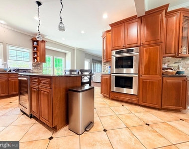 11610 Seneca Forest Circle - Photo Thumbnail 11