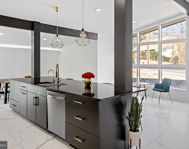 608 Winona Court - Photo Thumbnail 13