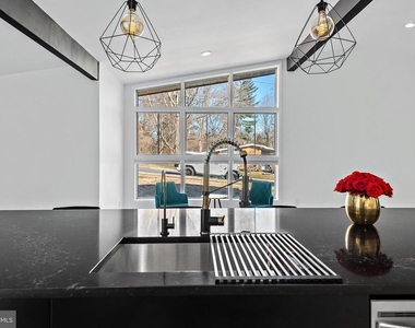 608 Winona Court - Photo Thumbnail 8