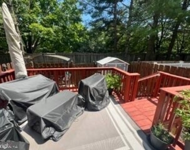 8414 Meadow Green Way - Photo Thumbnail 13