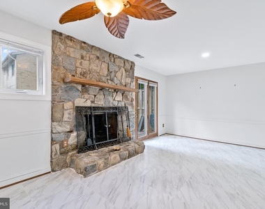 9652 Marston Lane - Photo Thumbnail 6