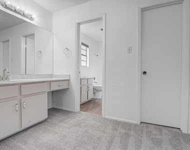 1909 Scofield Ln - Photo Thumbnail 12