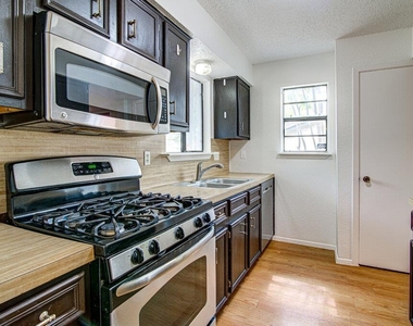 1909 Scofield Ln - Photo Thumbnail 5