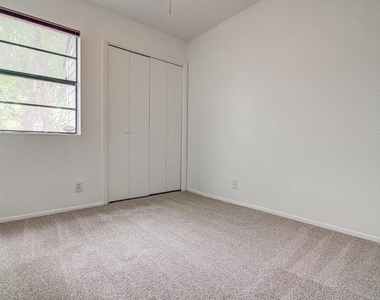 1909 Scofield Ln - Photo Thumbnail 6