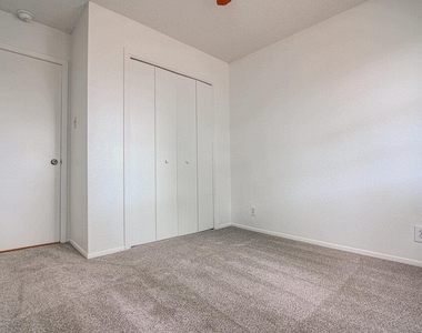 1909 Scofield Ln - Photo Thumbnail 9