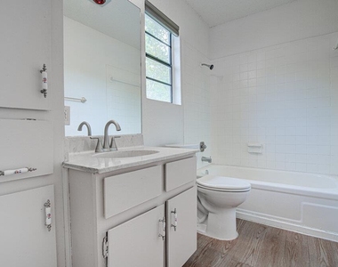 1909 Scofield Ln - Photo Thumbnail 13