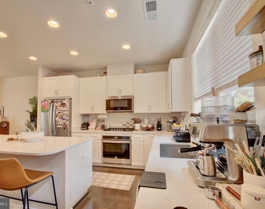 8078 Tribeca Street - Photo Thumbnail 10