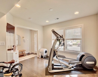 8078 Tribeca Street - Photo Thumbnail 2
