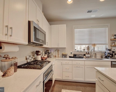8078 Tribeca Street - Photo Thumbnail 12