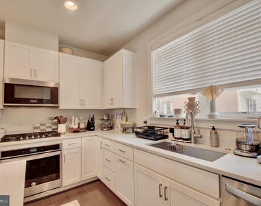 8078 Tribeca Street - Photo Thumbnail 11