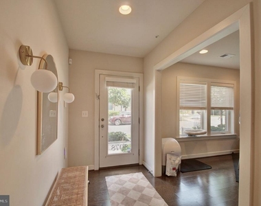 8078 Tribeca Street - Photo Thumbnail 3