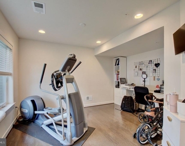 8078 Tribeca Street - Photo Thumbnail 1