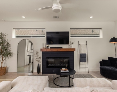 1129 Henninger St - Photo Thumbnail 7