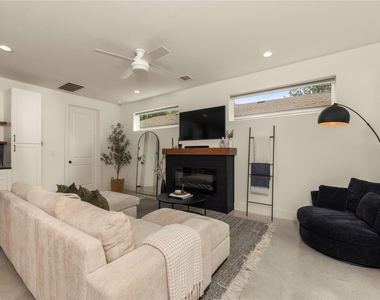 1129 Henninger St - Photo Thumbnail 6
