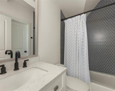 1129 Henninger St - Photo Thumbnail 15